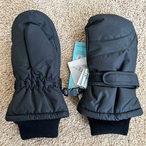 Boys mittens. NWT